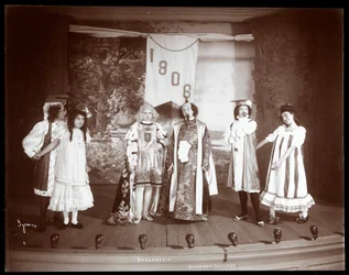 Eine Szene aus einer Amateur-Revue mit dem Titel Barnardesia, präsentiert am Barnard College, New York